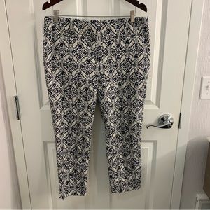Ann Taylor Loft.  Womens Marisa  Capris / The Riviera Pant. Size 10 Navy Blue.